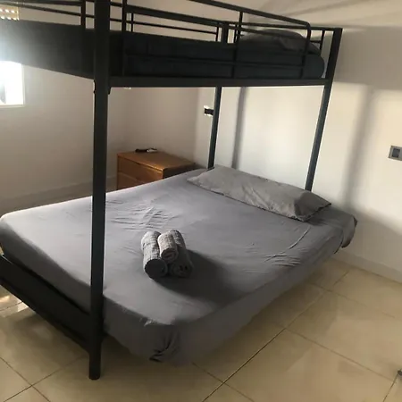 Espacioso Piso Con Aire Acondicionado *